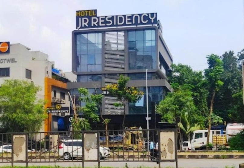 Отель J R Residency Нави Мумбаи Экстерьер фото